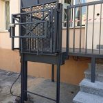 Установленный подъемник вертикального типа в доме | УКРЛИФТ-СЕРВИС