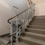 Современный наклонный подъемник со сложной траекторией движения | УКРЛИФТ-СЕРВИС