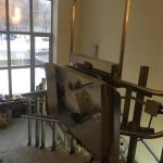 Надежный покатый поворотный подъемник для инвалидов установлен в общественном месте | УКРЛИФТ-СЕРВИС