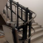 Износостойкий подъемник для МГН наклонный с поворотами | УКРЛИФТ-СЕРВИС