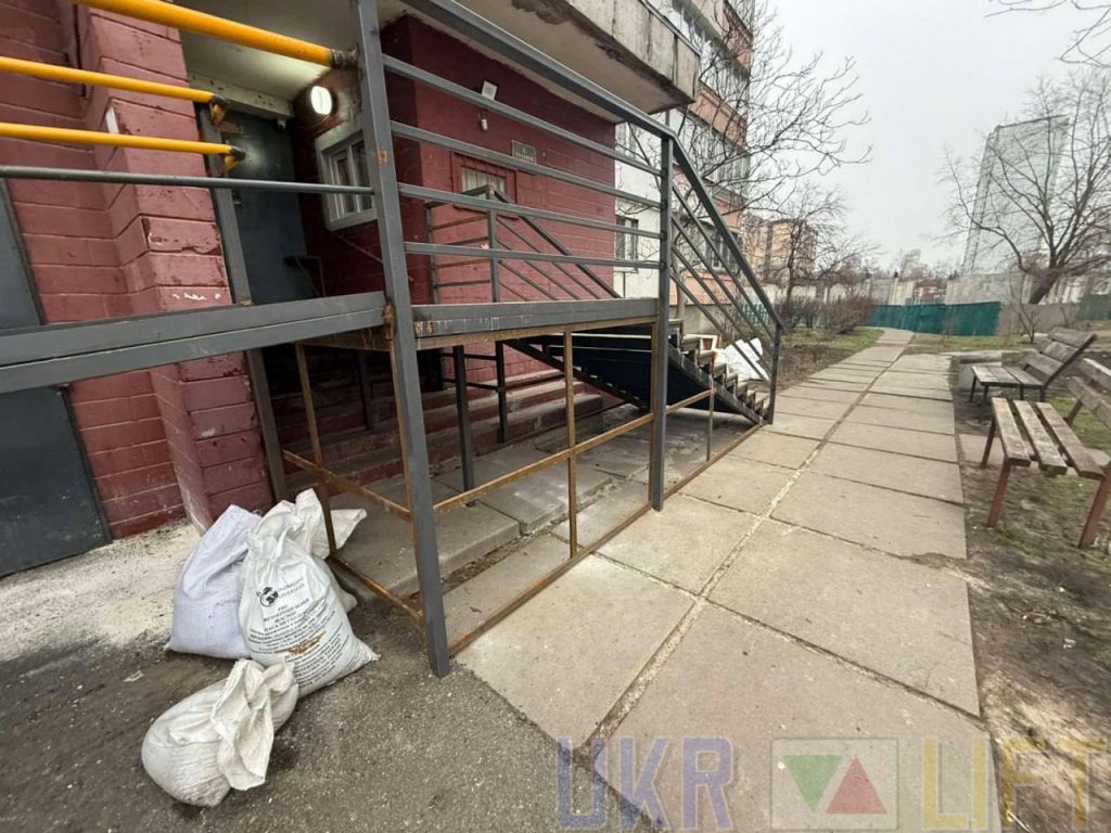 Пандус в подъезд придомовой входной группы | УКРЛИФТ-СЕРВИС
