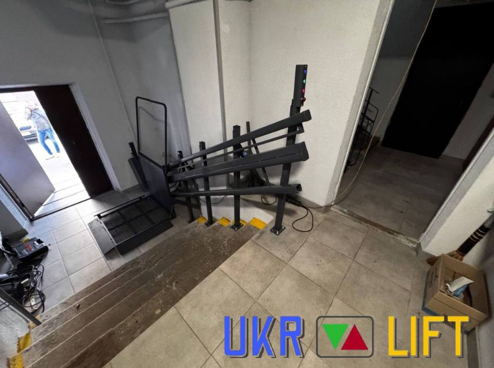 Вертикальные и наклонные подъемники для инвалидов: в чем разница?