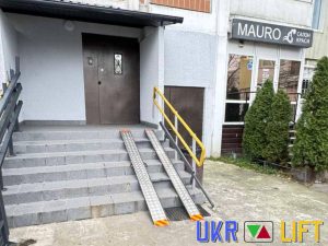 Пандус установлен у подъезда | УКРЛИФТ-СЕРВИС