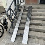Надійний пандус металевий відкидний для інвалідних та дитячих візків легкий | УКРЛІФТ-СЕРВІС