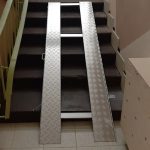 Якісний відкидний пандус для людей з обмеженими можливостями в під'їзд | УКРЛІФТ-СЕРВІС