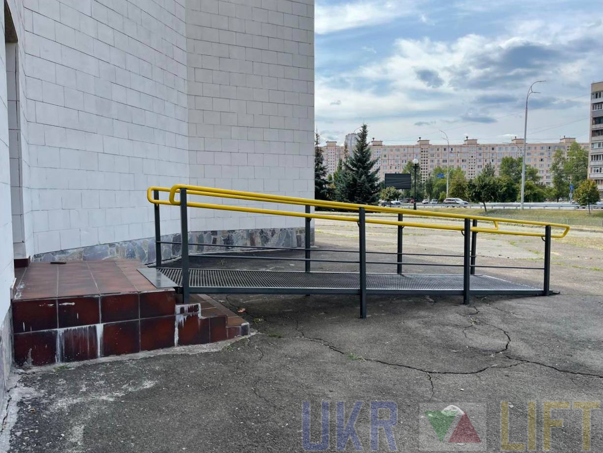 Якісний пандус стаціонарний з двома поручнями | УКРЛІФТ-СЕРВІС