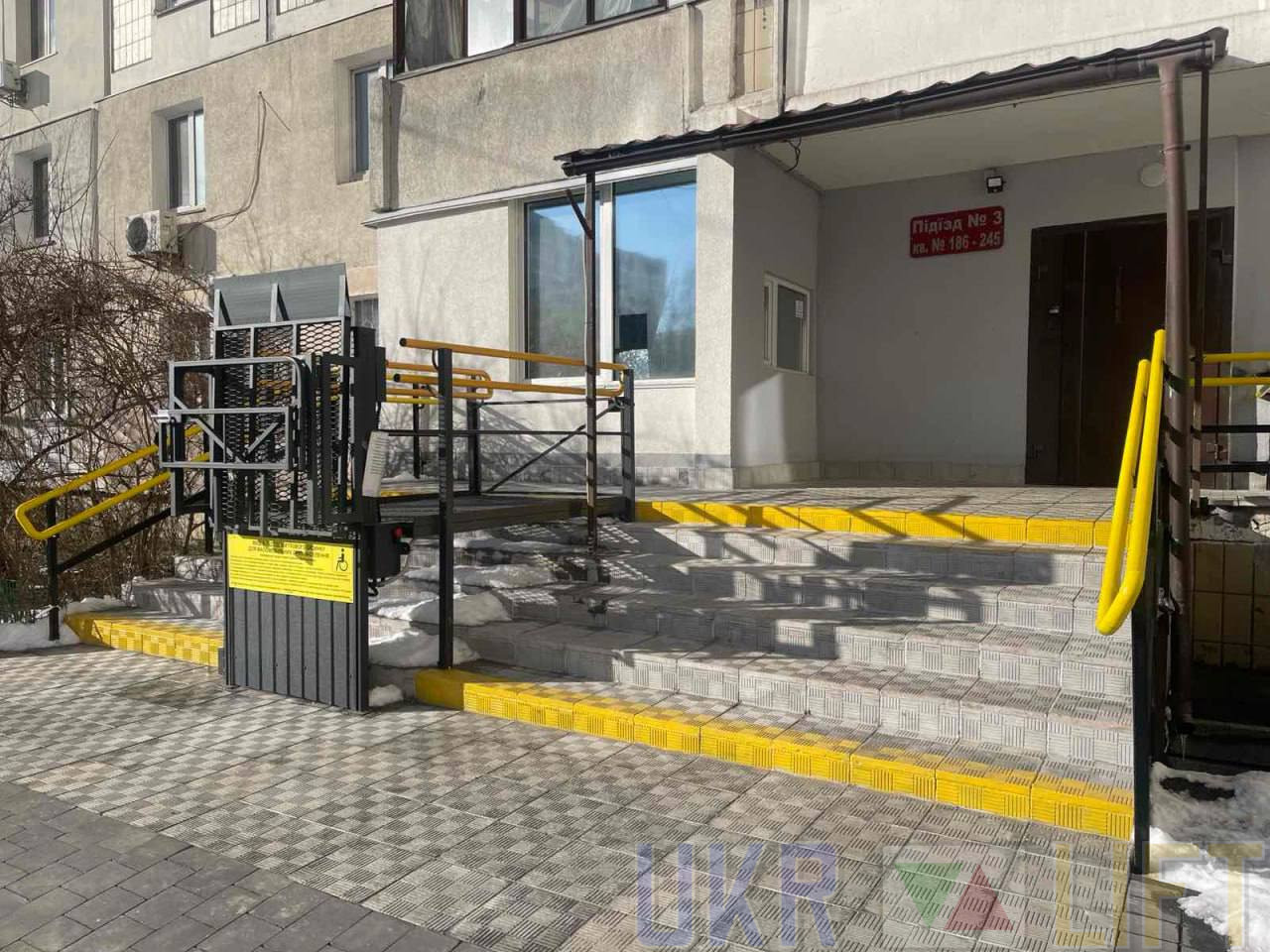 Надійний вертикальний підйомник для інвалідів під замовлення | УКРЛІФТ-СЕРВІС