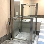 Якісний підйомник з вертикальним переміщенням для інвалідів та інших маломобільних груп населення | УКРЛІФТ-СЕРВІС
