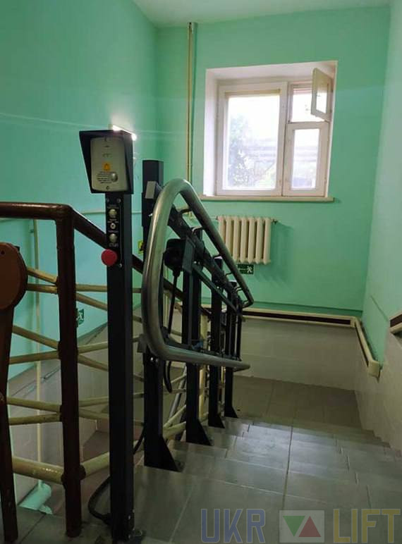 Зносостійкий підйомник для інвалідів криволінійний | УКРЛІФТ-СЕРВІС