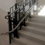 Довговічний підйомник для МГН похилий з поворотами | УКРЛІФТ-СЕРВІС