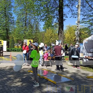 Презентація обладнання для МГН на вулиці під час заходу на свіжому повітрі | УКРЛІФТ-СЕРВІС