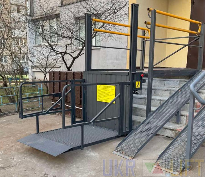 Підйомник для МГН вертикального типу